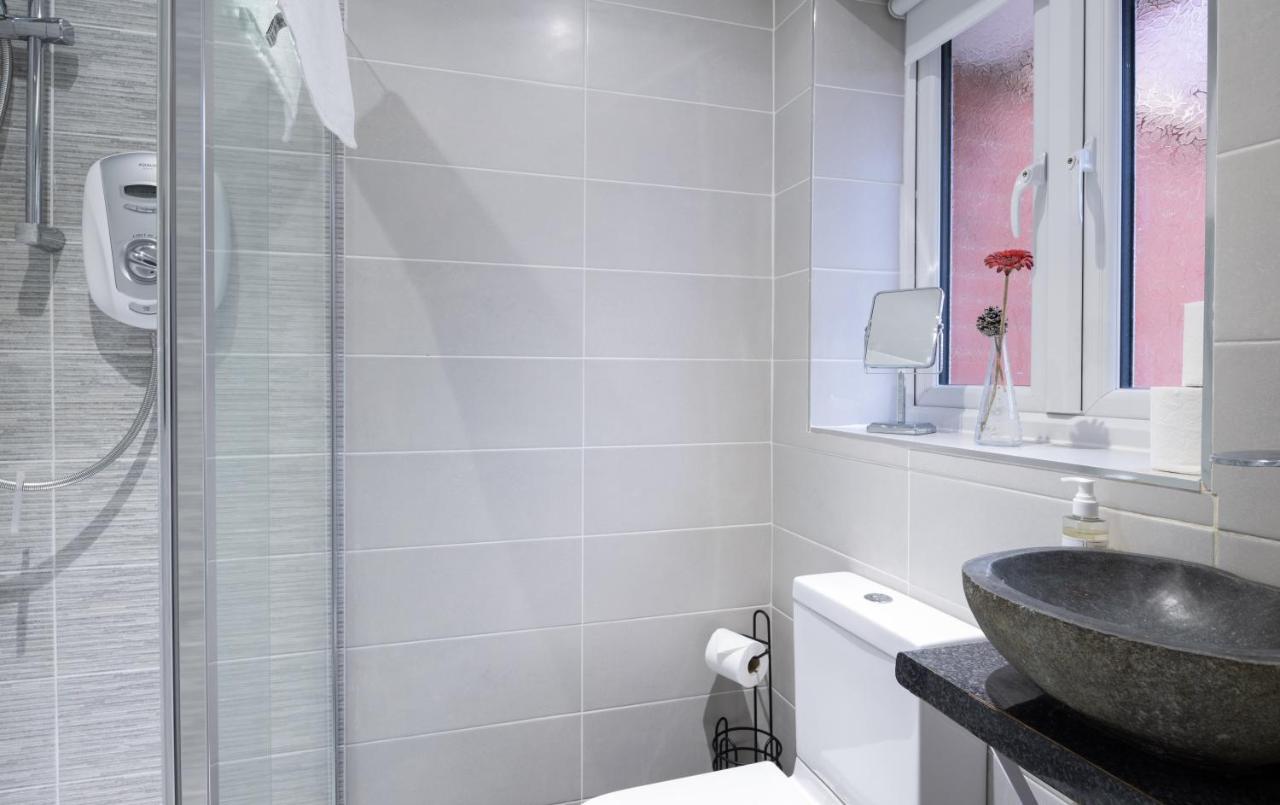 Beautiful House In South Cambridge, 14-Min Drive To The City Centre, Free Parking, No Sofabeds, Sleeps 6 Extérieur photo