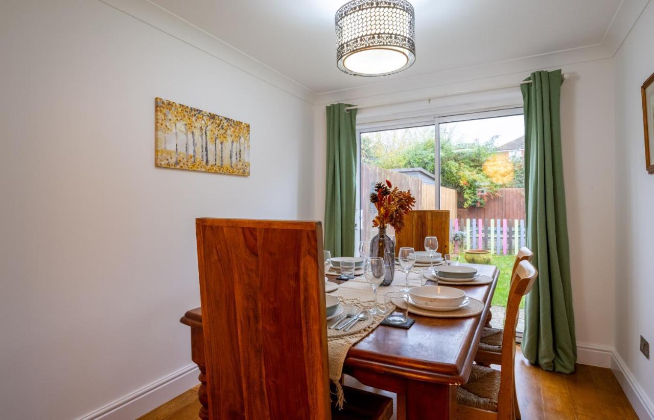 Beautiful House In South Cambridge, 14-Min Drive To The City Centre, Free Parking, No Sofabeds, Sleeps 6 Extérieur photo
