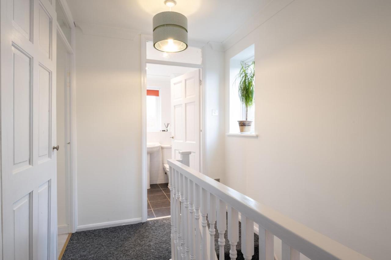 Beautiful House In South Cambridge, 14-Min Drive To The City Centre, Free Parking, No Sofabeds, Sleeps 6 Extérieur photo