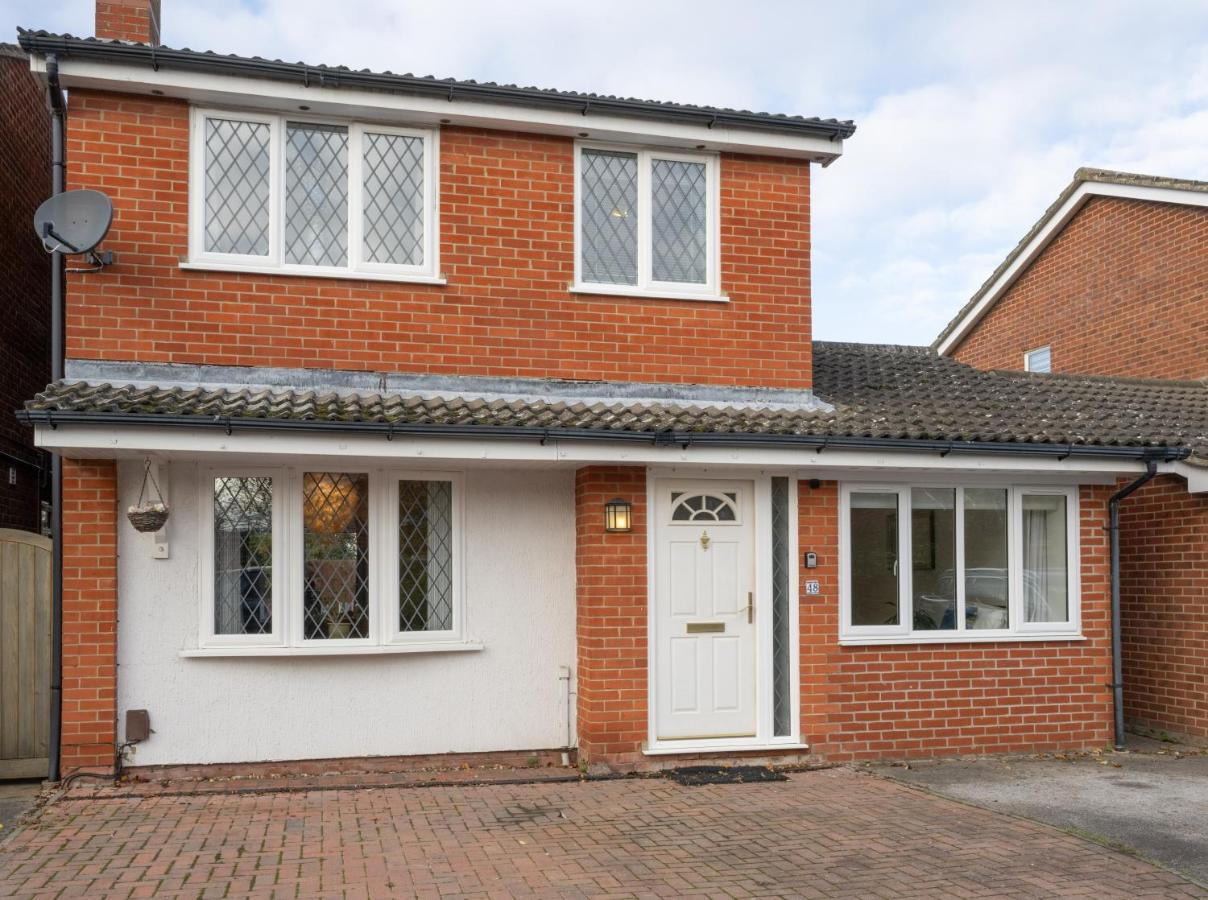 Beautiful House In South Cambridge, 14-Min Drive To The City Centre, Free Parking, No Sofabeds, Sleeps 6 Extérieur photo