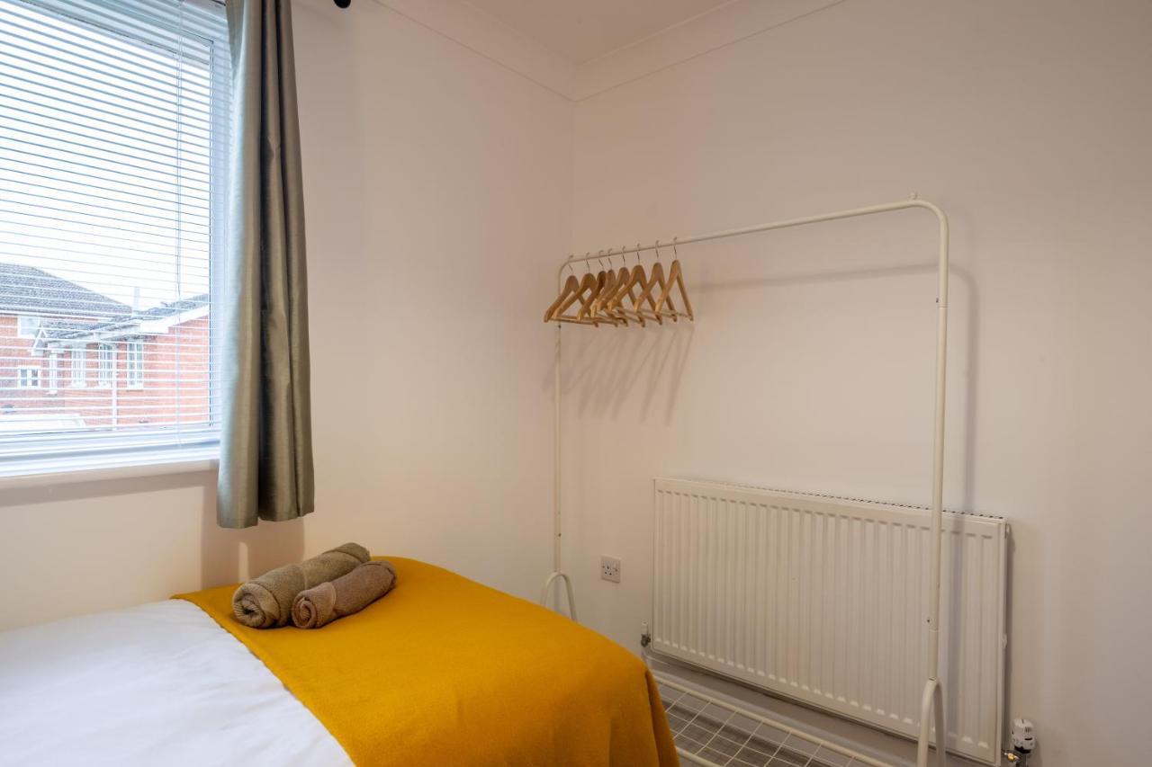 Beautiful House In South Cambridge, 14-Min Drive To The City Centre, Free Parking, No Sofabeds, Sleeps 6 Extérieur photo