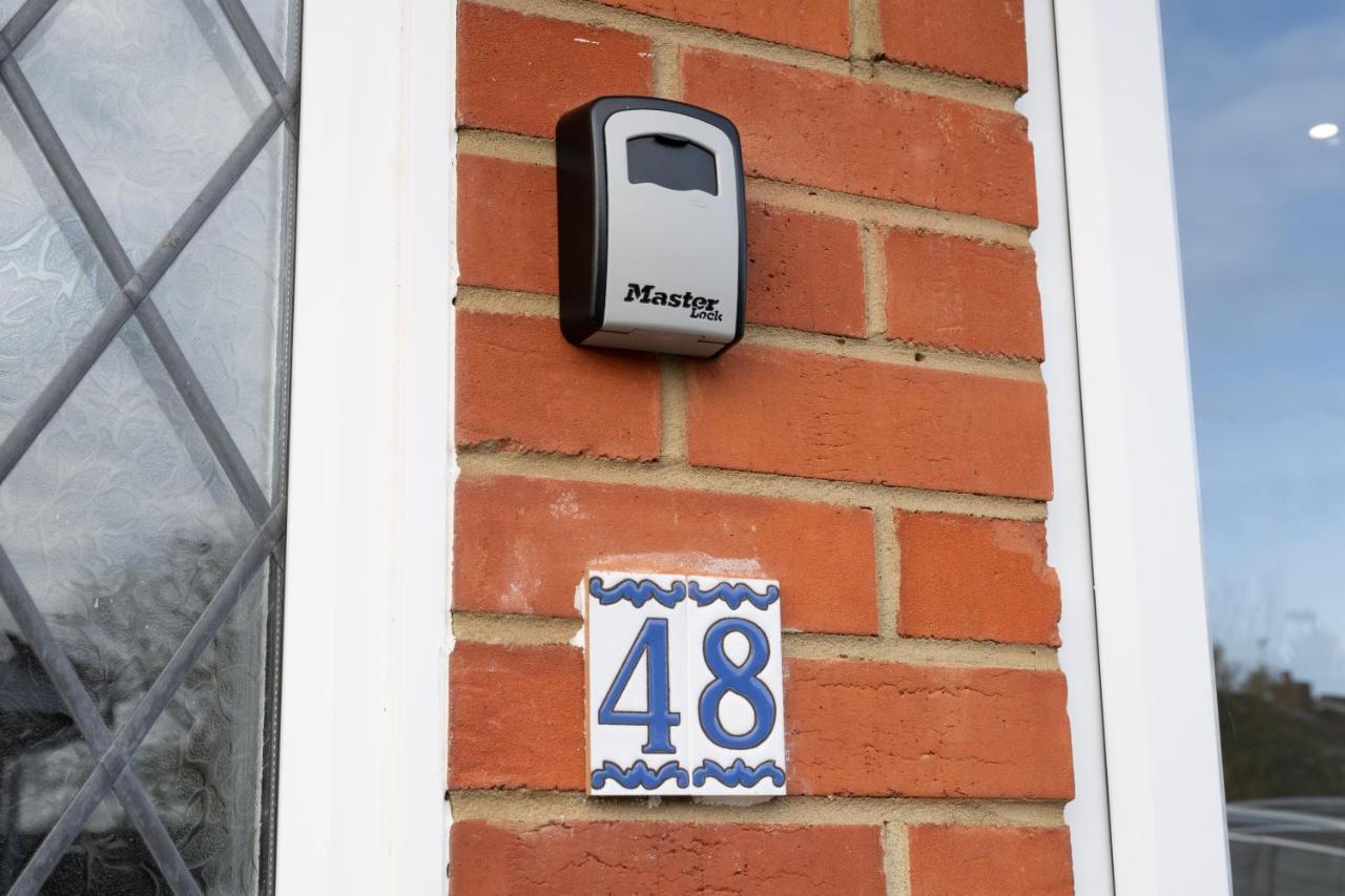 Beautiful House In South Cambridge, 14-Min Drive To The City Centre, Free Parking, No Sofabeds, Sleeps 6 Extérieur photo