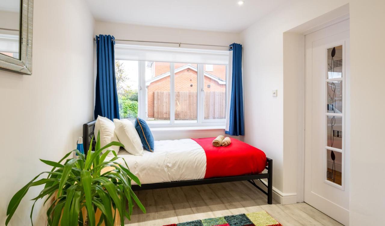 Beautiful House In South Cambridge, 14-Min Drive To The City Centre, Free Parking, No Sofabeds, Sleeps 6 Extérieur photo