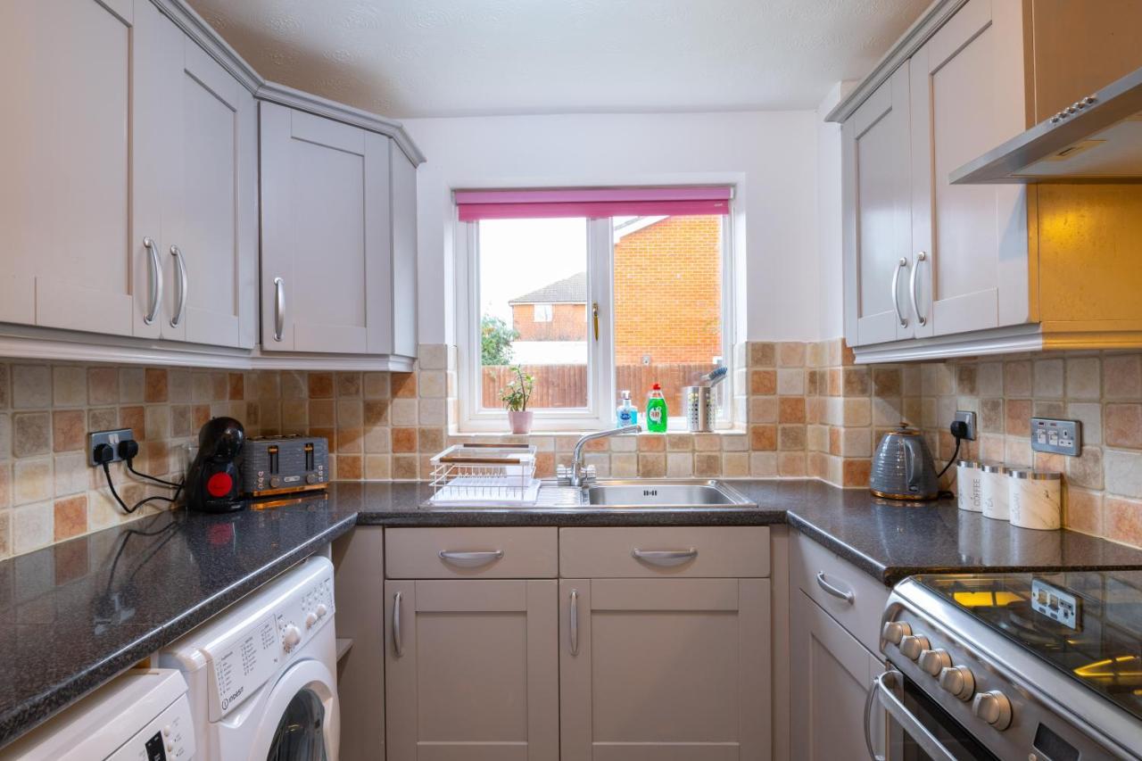 Beautiful House In South Cambridge, 14-Min Drive To The City Centre, Free Parking, No Sofabeds, Sleeps 6 Extérieur photo