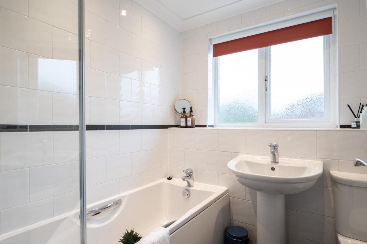 Beautiful House In South Cambridge, 14-Min Drive To The City Centre, Free Parking, No Sofabeds, Sleeps 6 Extérieur photo