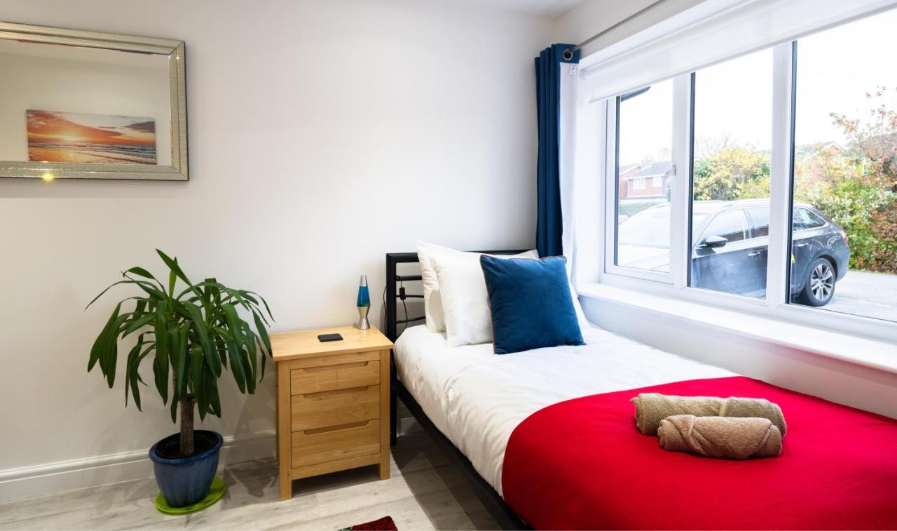 Beautiful House In South Cambridge, 14-Min Drive To The City Centre, Free Parking, No Sofabeds, Sleeps 6 Extérieur photo