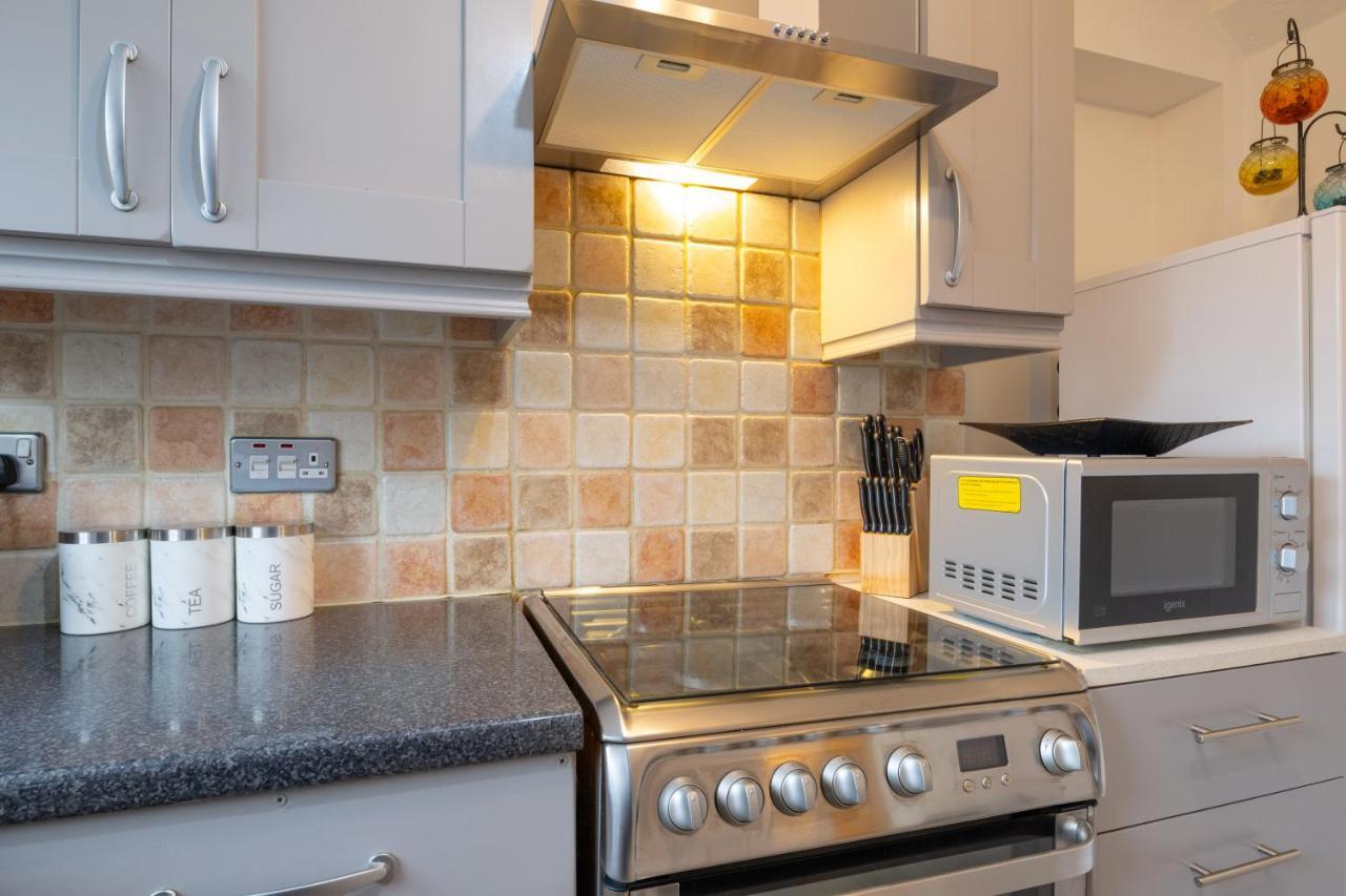 Beautiful House In South Cambridge, 14-Min Drive To The City Centre, Free Parking, No Sofabeds, Sleeps 6 Extérieur photo