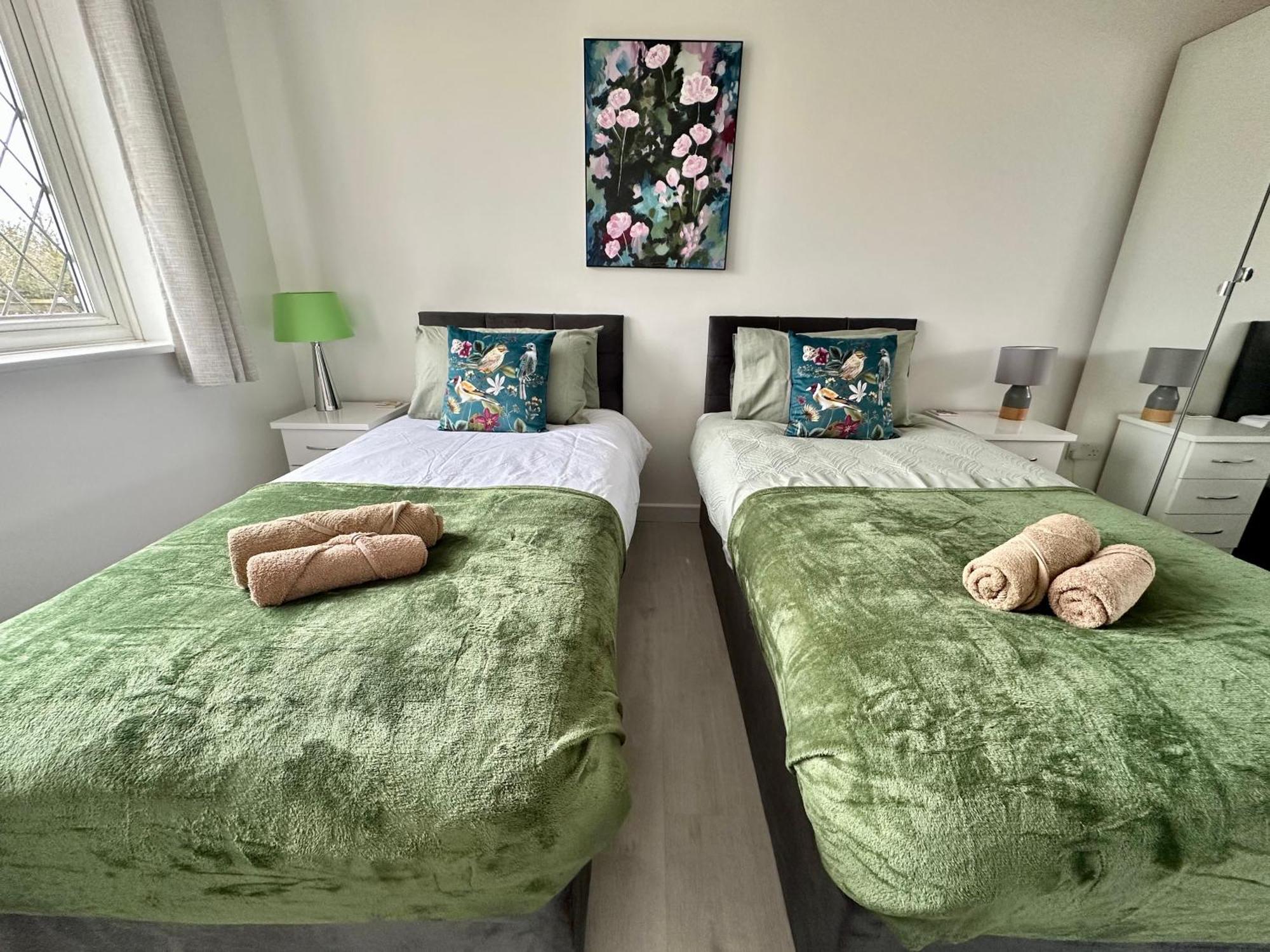 Beautiful House In South Cambridge, 14-Min Drive To The City Centre, Free Parking, No Sofabeds, Sleeps 6 Extérieur photo